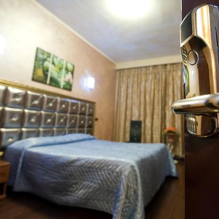 מונקאליירי Hotel Bengasi חדר תמונה