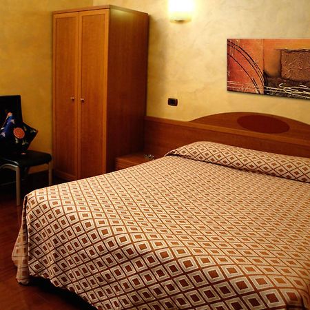 מונקאליירי Hotel Bengasi מראה חיצוני תמונה