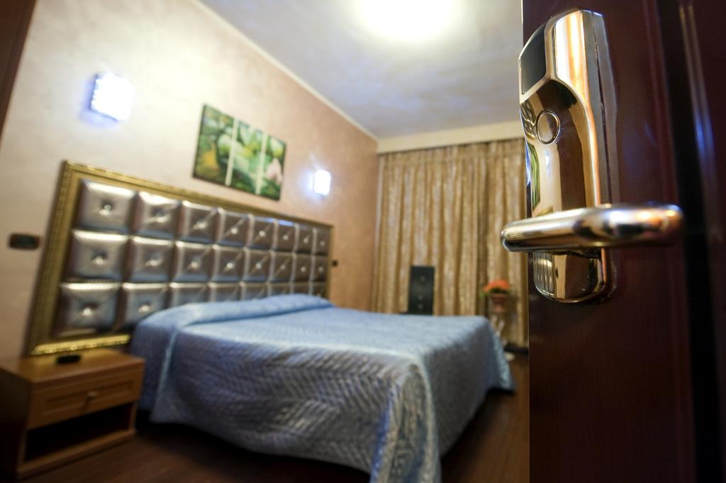 מונקאליירי Hotel Bengasi חדר תמונה