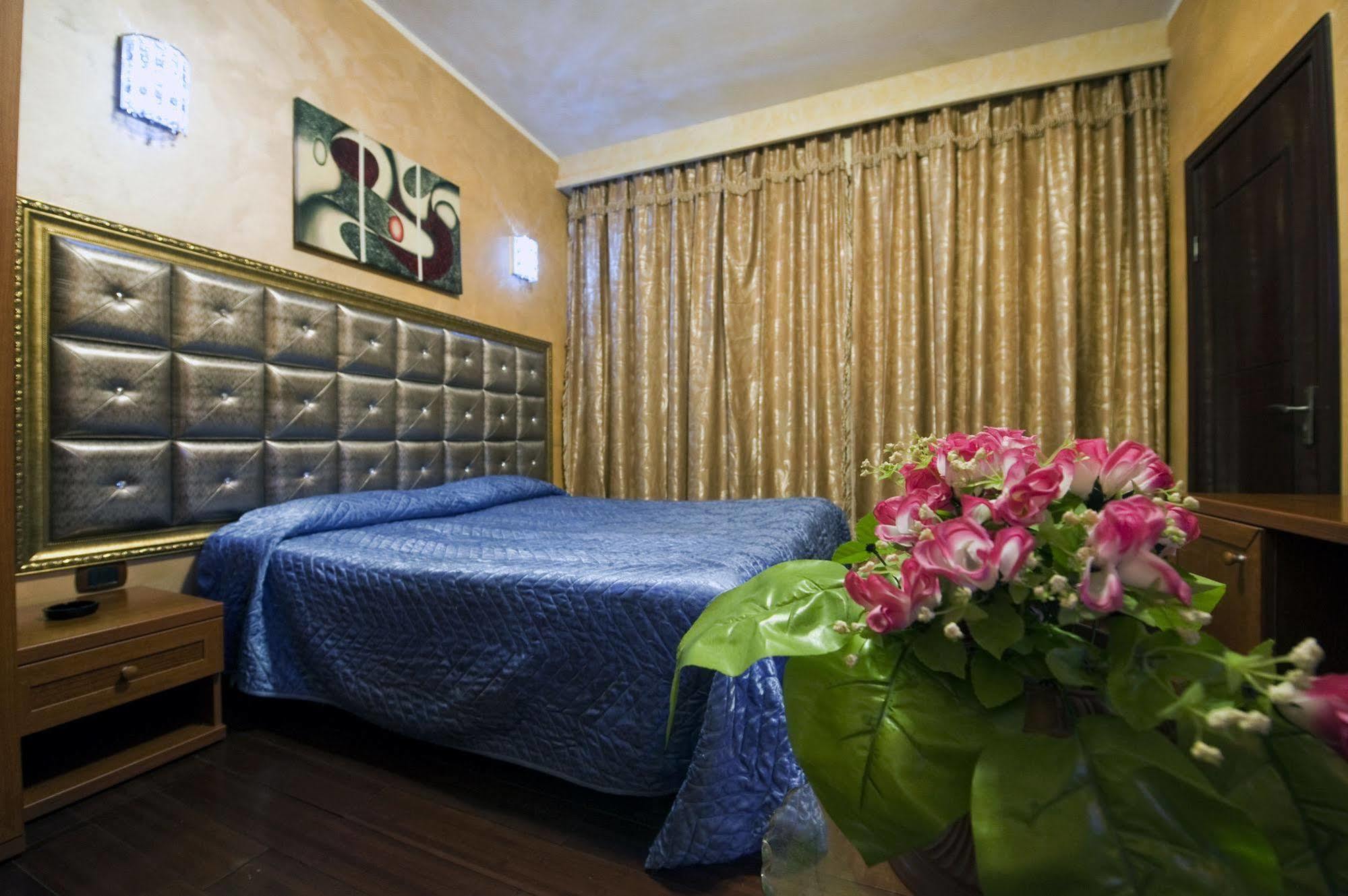 מונקאליירי Hotel Bengasi מראה חיצוני תמונה