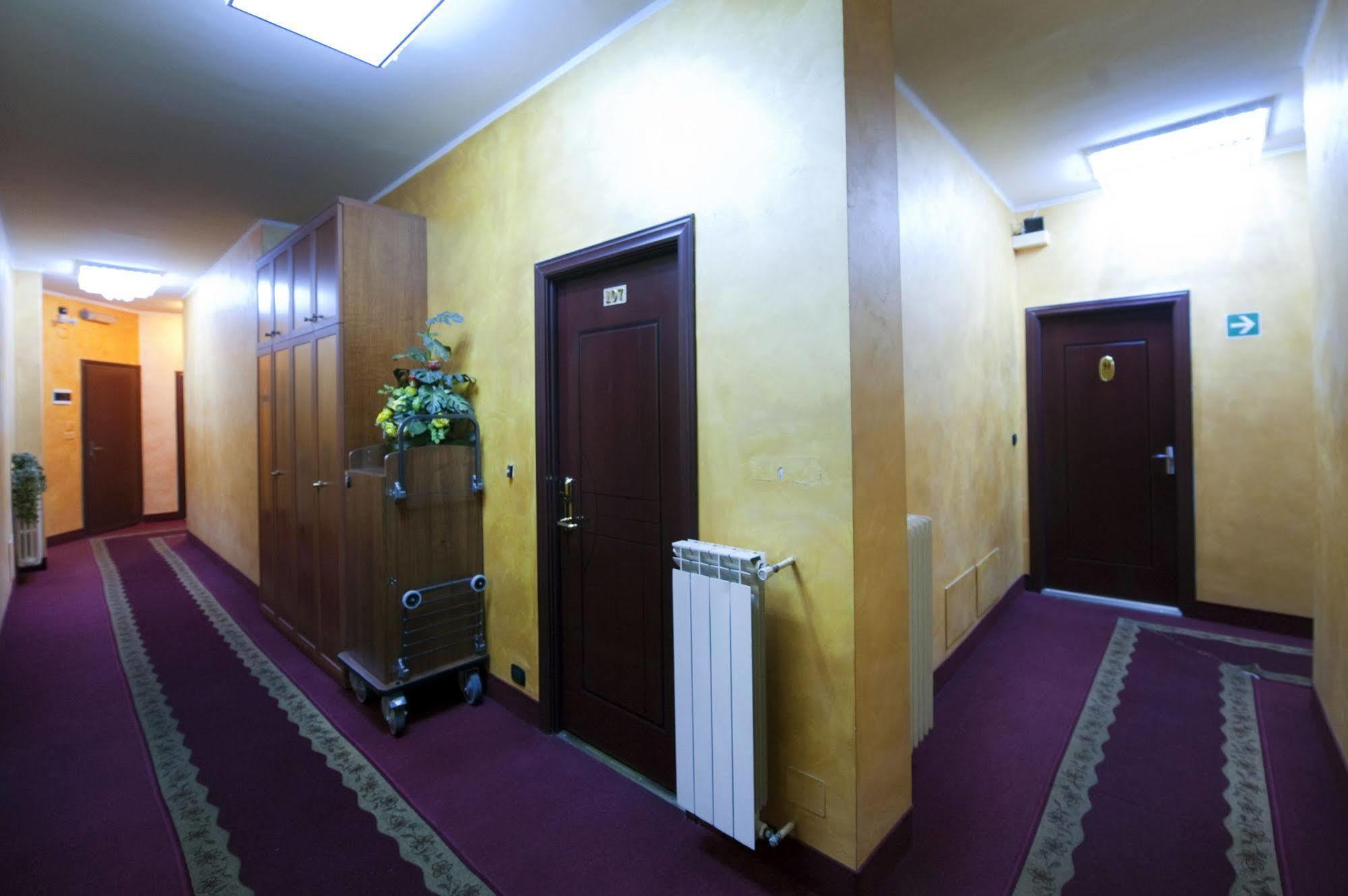 מונקאליירי Hotel Bengasi מראה חיצוני תמונה